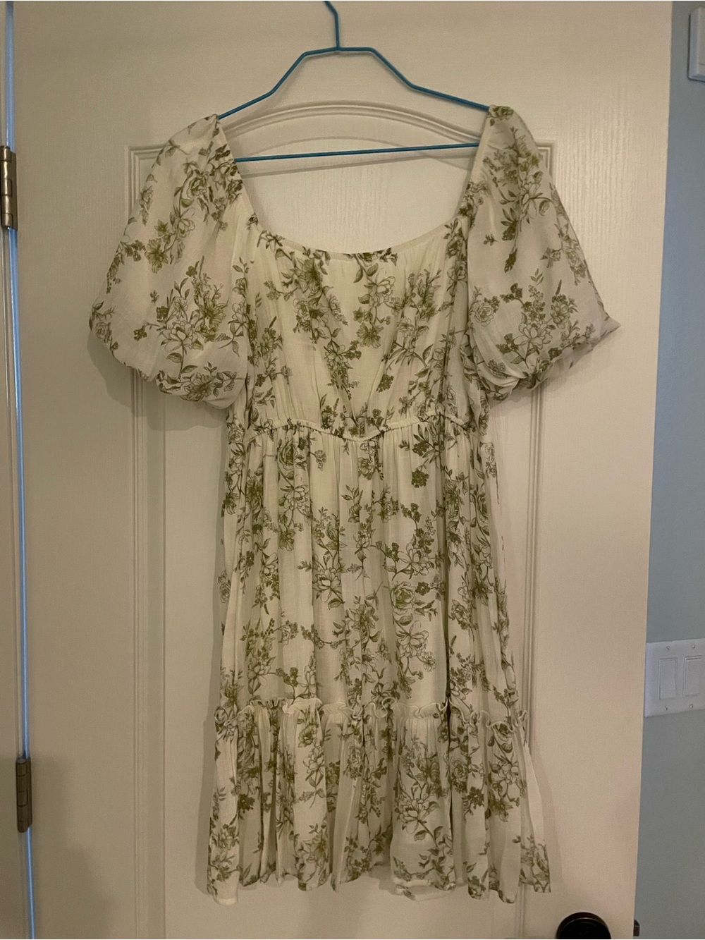 Blu Pepper White Floral Tiered Puff-Sleeve Mini Dress